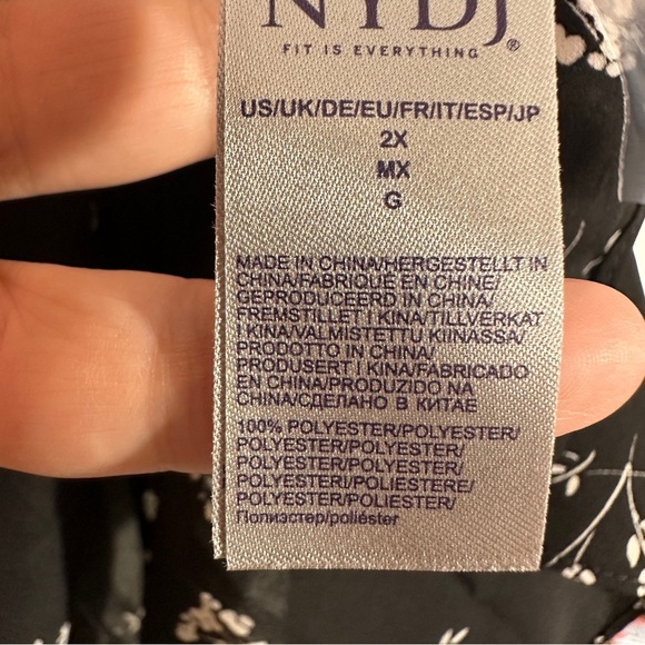 NYDJ pintuck blouse, sz 2X, black/white, flowy, v-neck, date night, fall, NEW - Picture 8 of 15